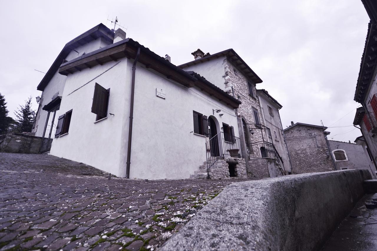 Robur Marsorum Albergo Diffuso Rocca di Mezzo Exterior photo